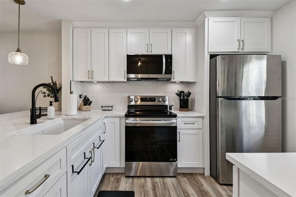 For Rent: $2,600 (2 beds, 2 baths, 865 Square Feet)