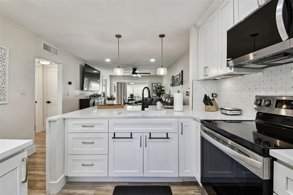 For Rent: $2,600 (2 beds, 2 baths, 865 Square Feet)