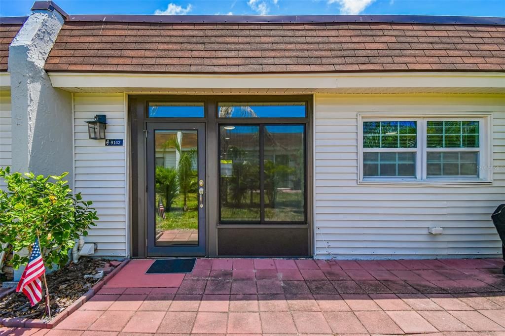 For Rent: $2,600 (2 beds, 2 baths, 865 Square Feet)