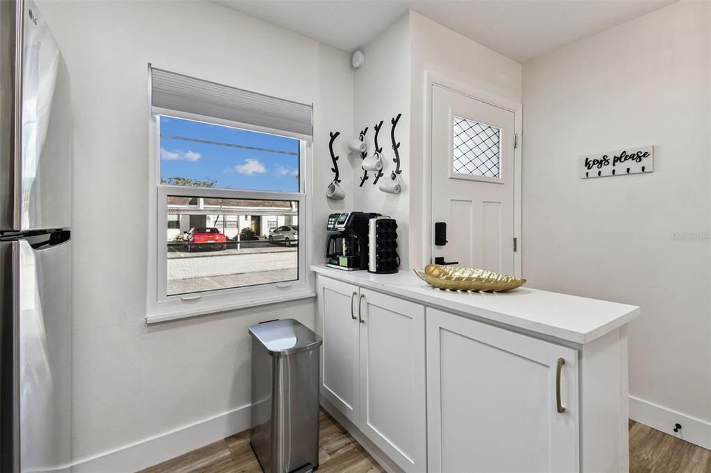 For Rent: $2,600 (2 beds, 2 baths, 865 Square Feet)