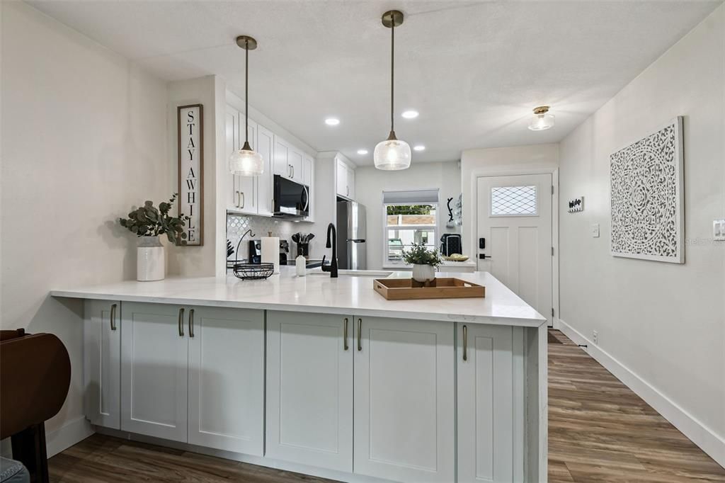 For Rent: $2,600 (2 beds, 2 baths, 865 Square Feet)