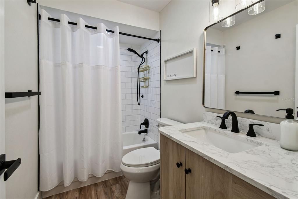 For Rent: $2,600 (2 beds, 2 baths, 865 Square Feet)