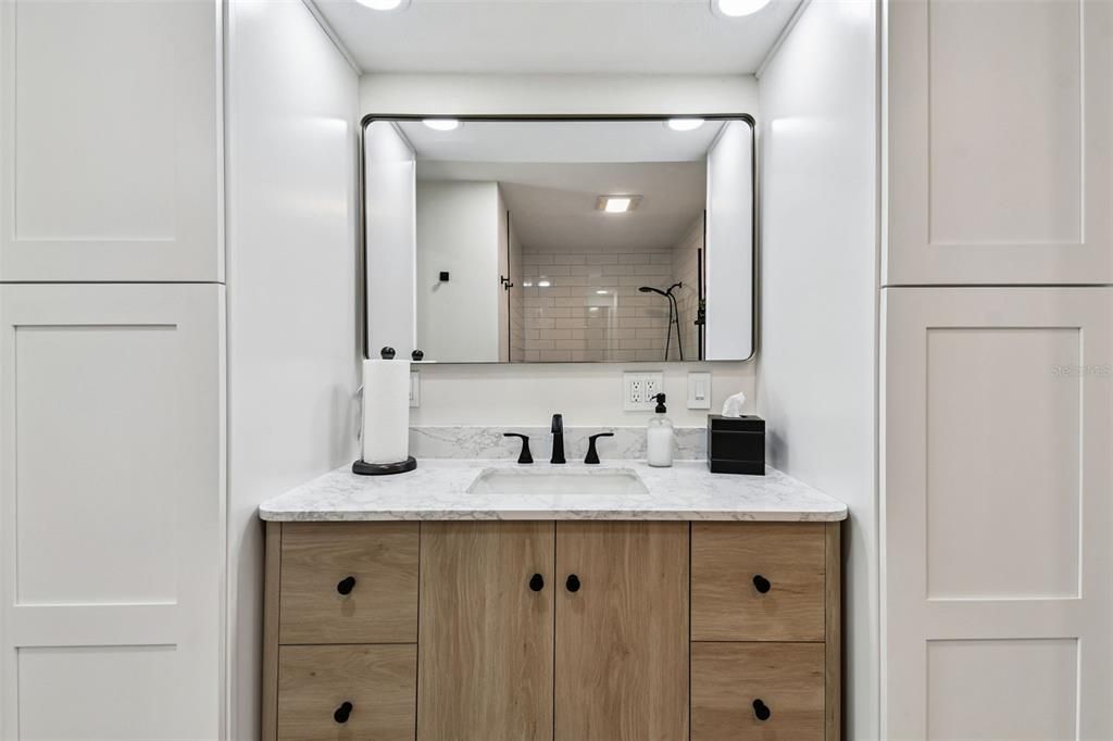 For Rent: $2,600 (2 beds, 2 baths, 865 Square Feet)