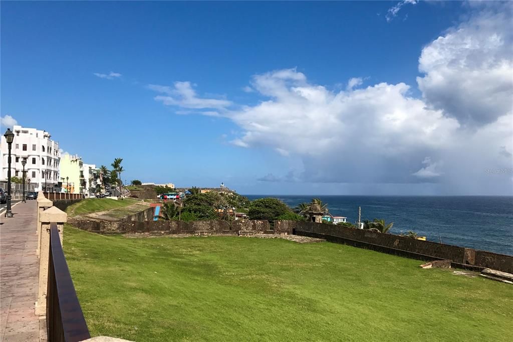 For Sale: $385,000 (1 beds, 1 baths, 486 Square Feet)