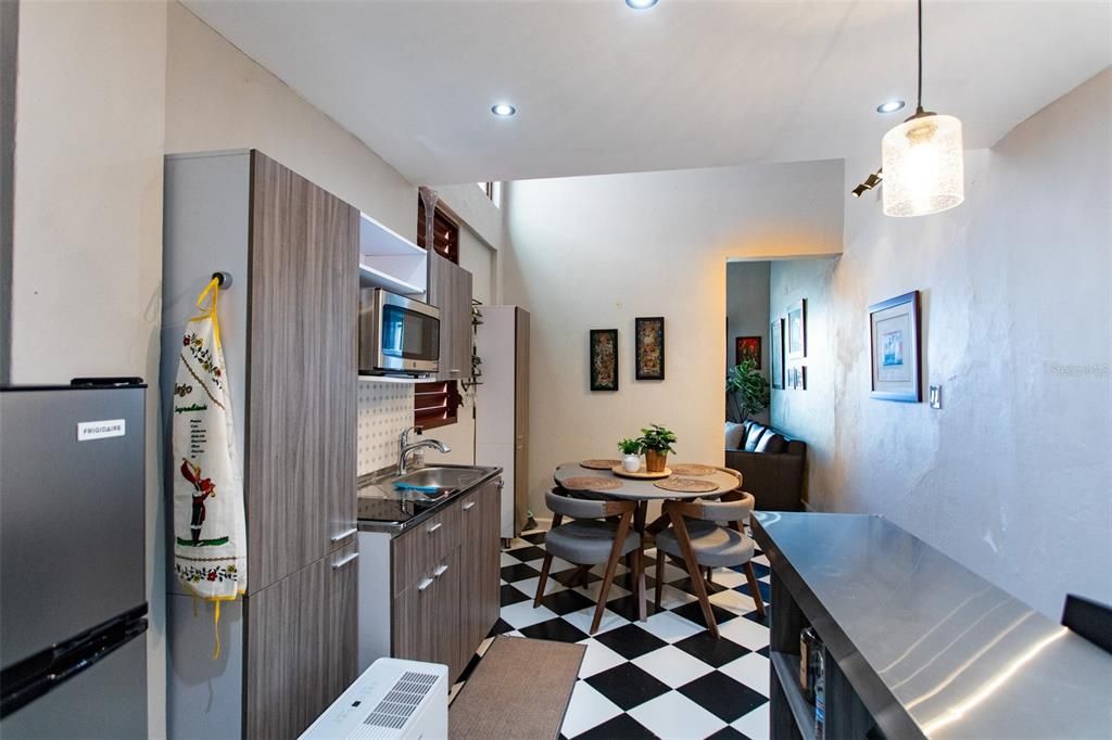 For Sale: $385,000 (1 beds, 1 baths, 486 Square Feet)