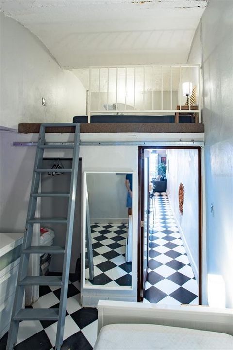 For Sale: $385,000 (1 beds, 1 baths, 486 Square Feet)