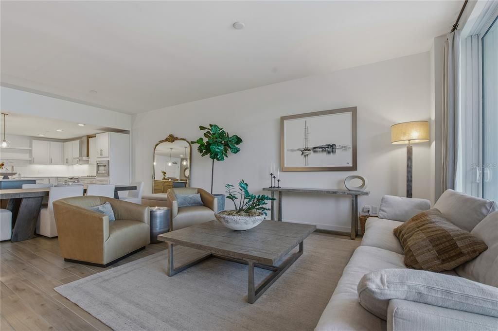 合同活跃: $825,000 (2 贝兹, 2 浴室, 1800 平方英尺)