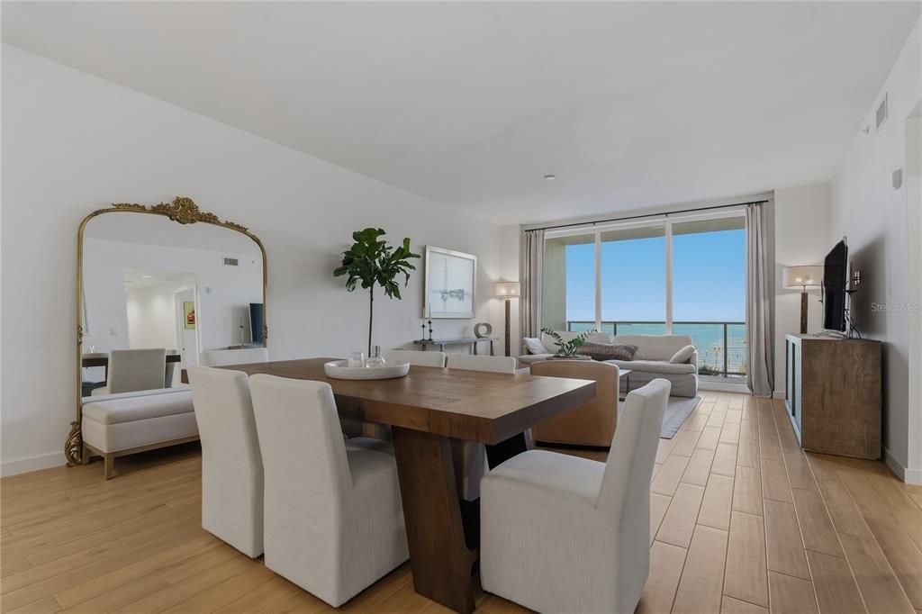 合同活跃: $825,000 (2 贝兹, 2 浴室, 1800 平方英尺)