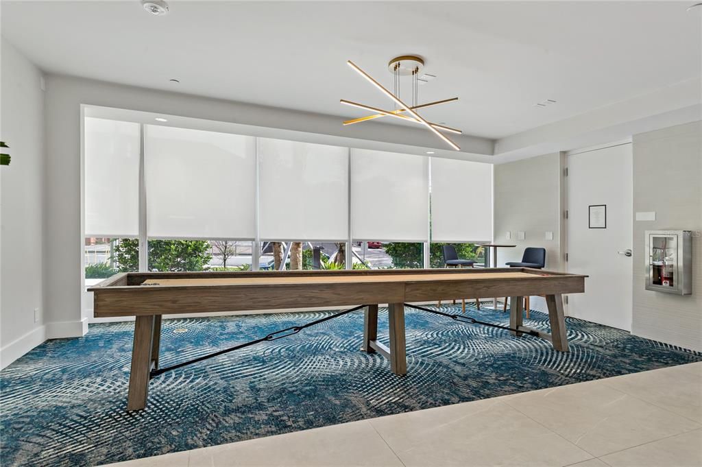 合同活跃: $825,000 (2 贝兹, 2 浴室, 1800 平方英尺)