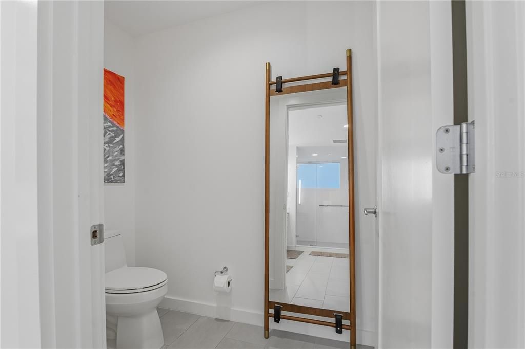 合同活跃: $825,000 (2 贝兹, 2 浴室, 1800 平方英尺)