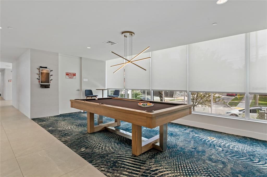 合同活跃: $825,000 (2 贝兹, 2 浴室, 1800 平方英尺)