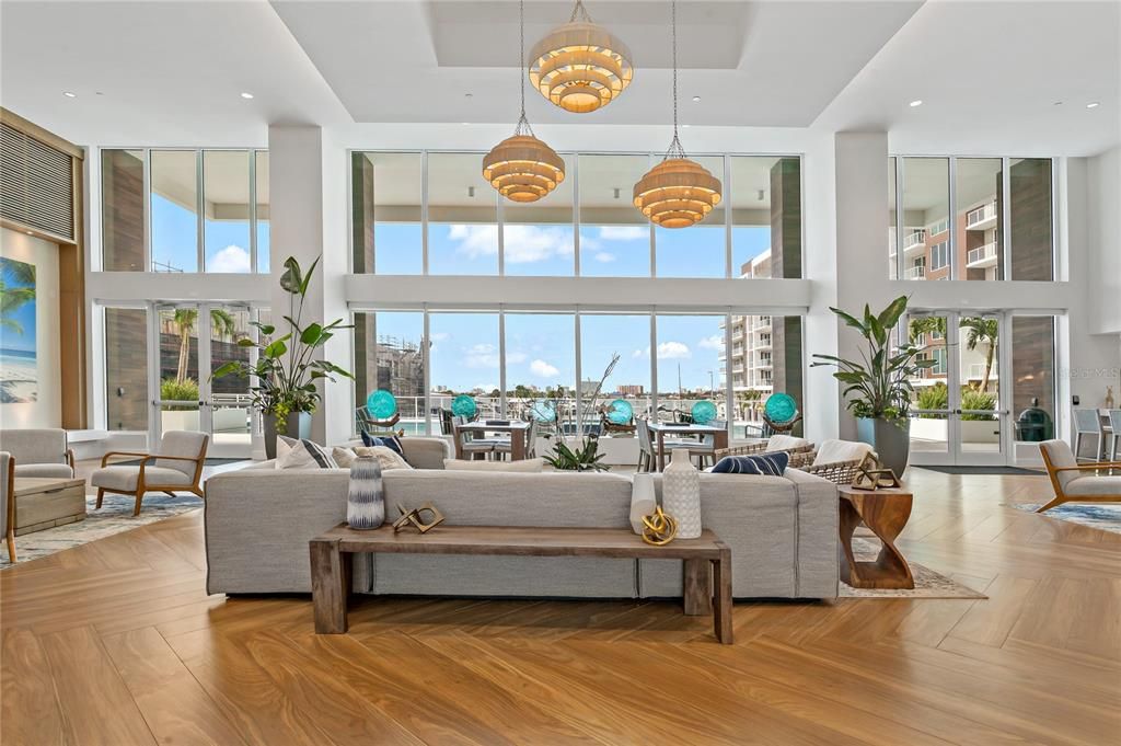 合同活跃: $825,000 (2 贝兹, 2 浴室, 1800 平方英尺)