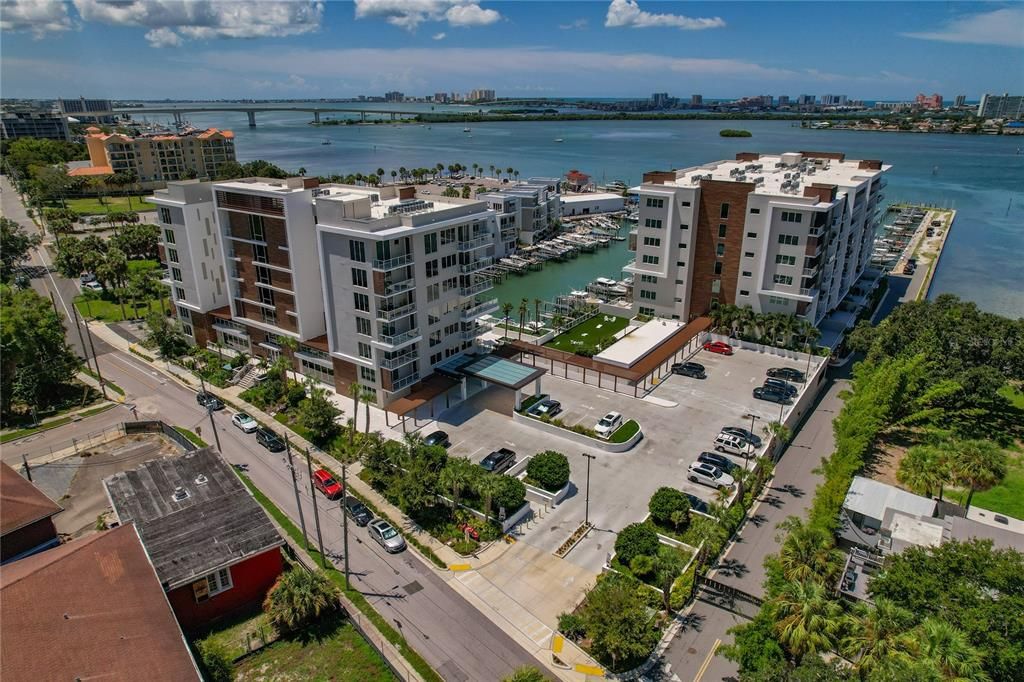 合同活跃: $825,000 (2 贝兹, 2 浴室, 1800 平方英尺)