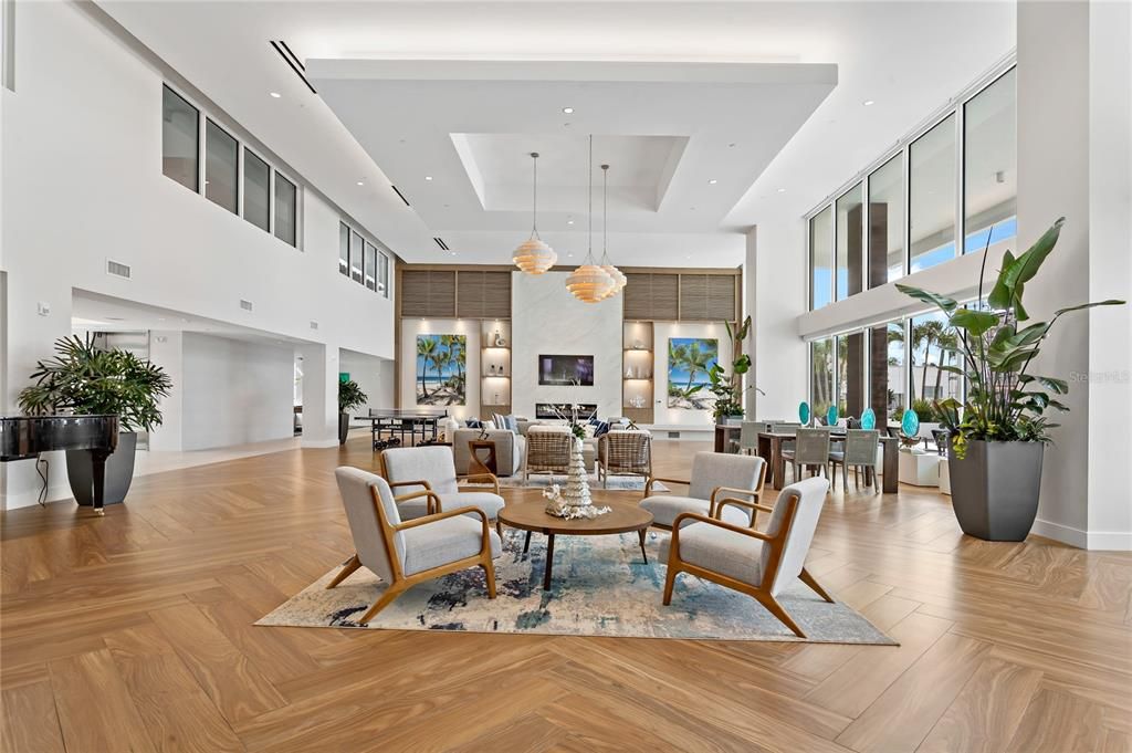 合同活跃: $825,000 (2 贝兹, 2 浴室, 1800 平方英尺)