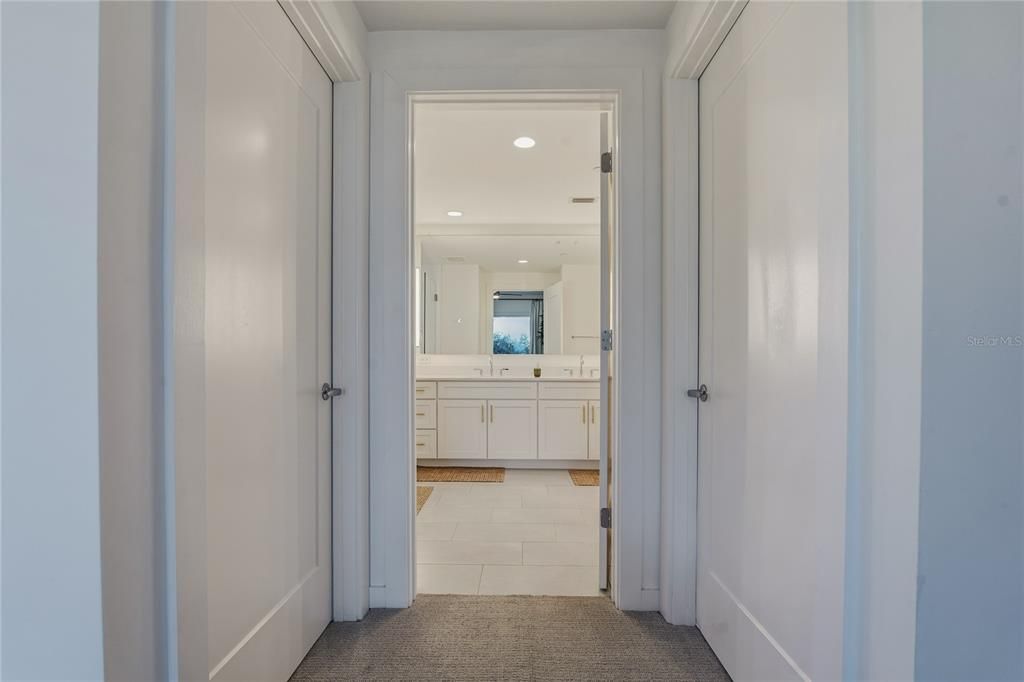 合同活跃: $825,000 (2 贝兹, 2 浴室, 1800 平方英尺)