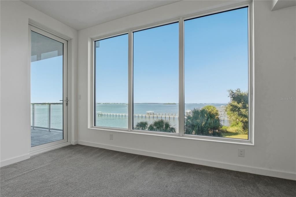 合同活跃: $825,000 (2 贝兹, 2 浴室, 1800 平方英尺)