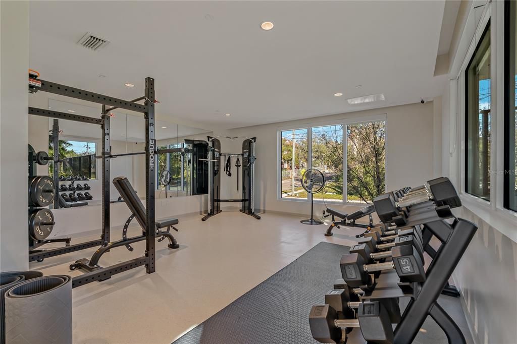 合同活跃: $825,000 (2 贝兹, 2 浴室, 1800 平方英尺)