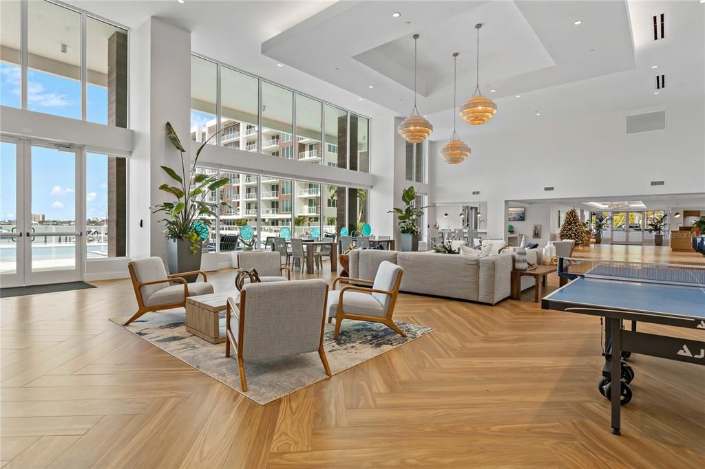 合同活跃: $825,000 (2 贝兹, 2 浴室, 1800 平方英尺)