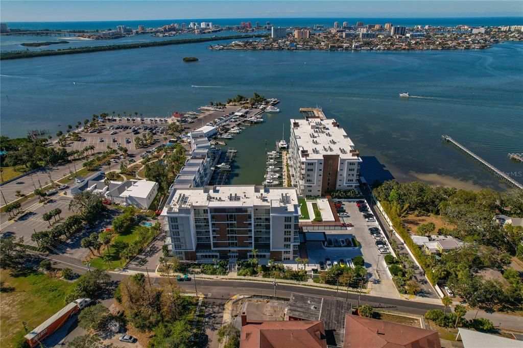 合同活跃: $825,000 (2 贝兹, 2 浴室, 1800 平方英尺)