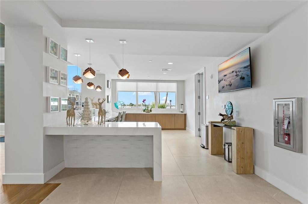 合同活跃: $825,000 (2 贝兹, 2 浴室, 1800 平方英尺)