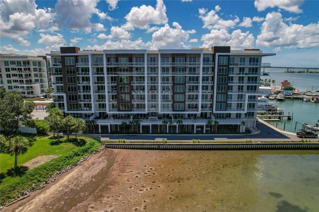 合同活跃: $825,000 (2 贝兹, 2 浴室, 1800 平方英尺)