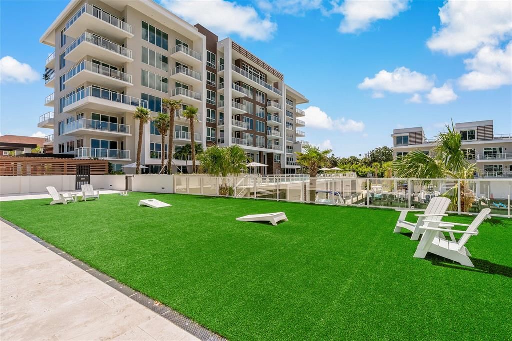 合同活跃: $825,000 (2 贝兹, 2 浴室, 1800 平方英尺)