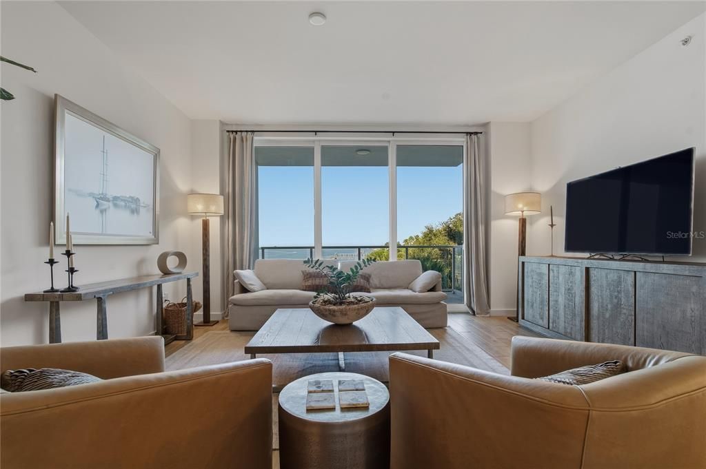 合同活跃: $825,000 (2 贝兹, 2 浴室, 1800 平方英尺)