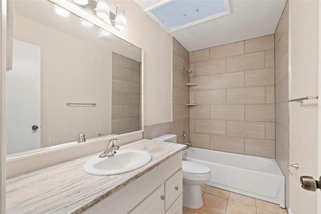 En Venta: $289,000 (2 camas, 2 baños, 1060 Pies cuadrados)