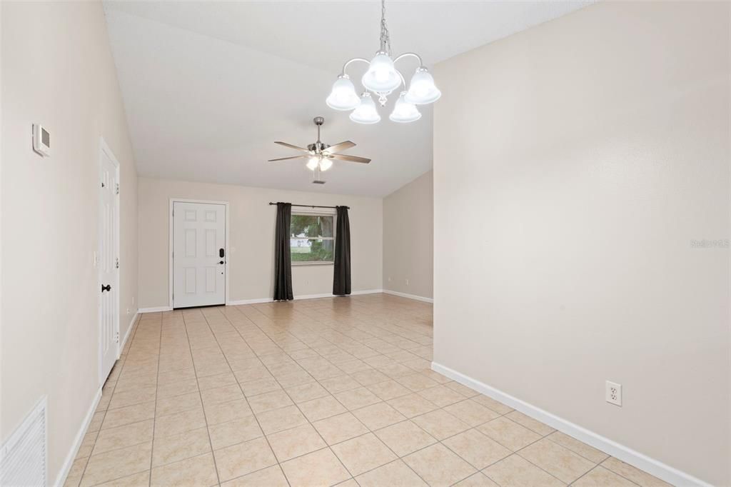 En Venta: $289,000 (2 camas, 2 baños, 1060 Pies cuadrados)