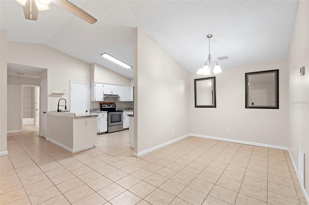 En Venta: $289,000 (2 camas, 2 baños, 1060 Pies cuadrados)