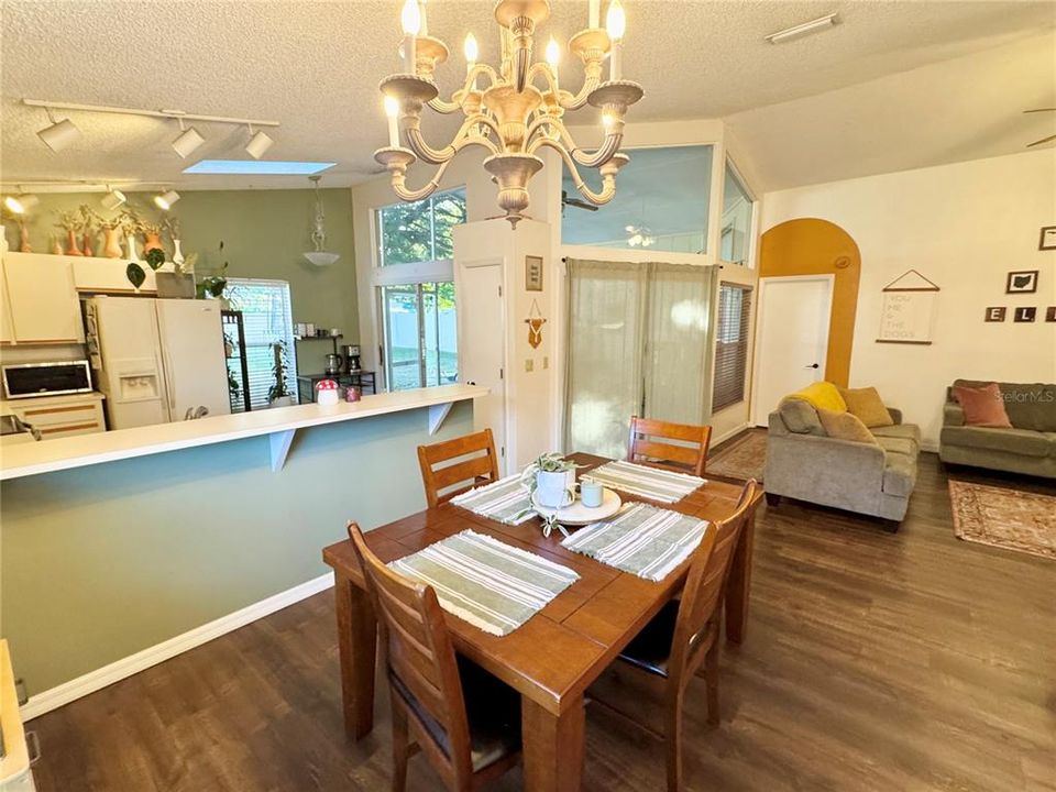 待售: $269,900 (3 贝兹, 2 浴室, 1420 平方英尺)