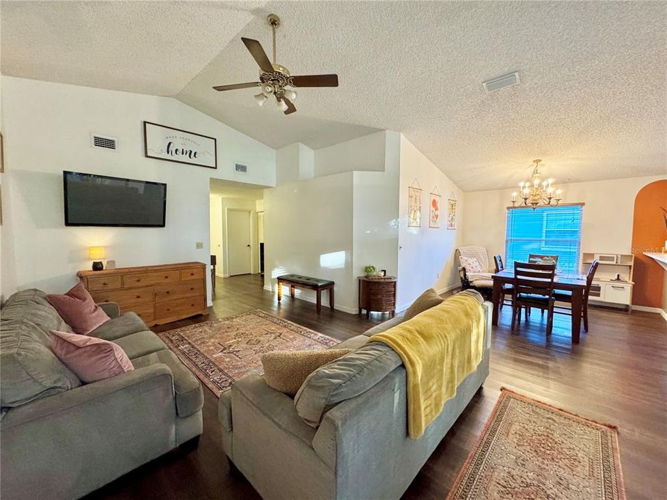 待售: $269,900 (3 贝兹, 2 浴室, 1420 平方英尺)