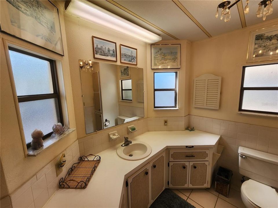 For Sale: $180,000 (2 beds, 2 baths, 1296 Square Feet)