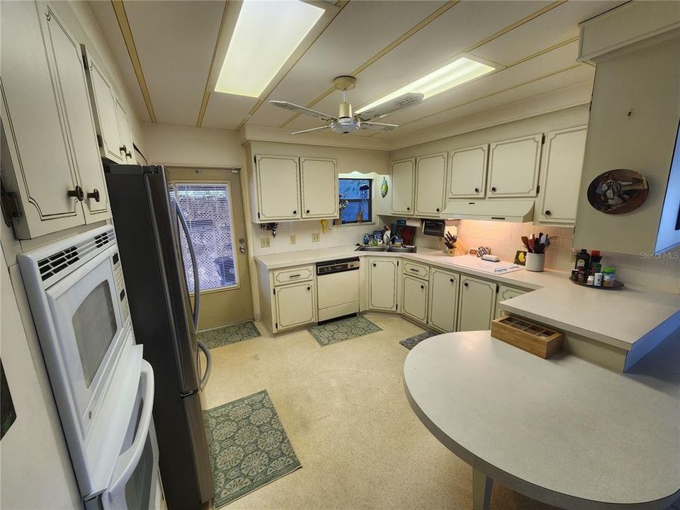 For Sale: $180,000 (2 beds, 2 baths, 1296 Square Feet)