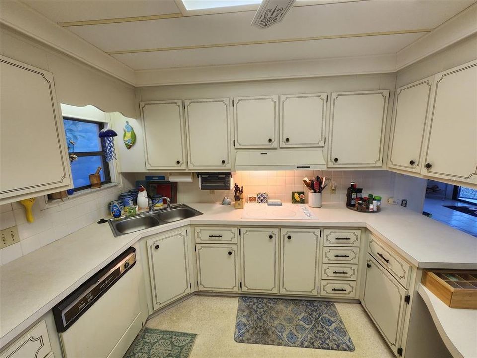 For Sale: $180,000 (2 beds, 2 baths, 1296 Square Feet)