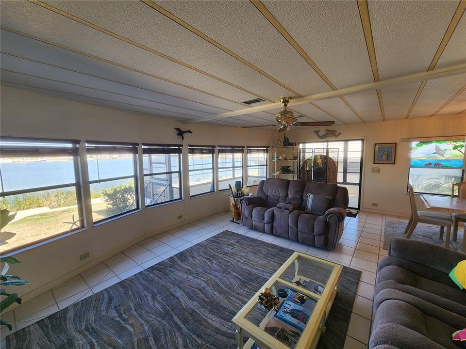 For Sale: $180,000 (2 beds, 2 baths, 1296 Square Feet)