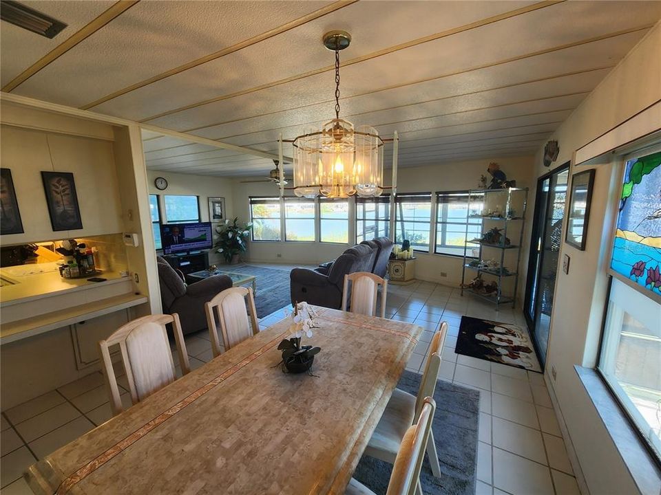 For Sale: $180,000 (2 beds, 2 baths, 1296 Square Feet)