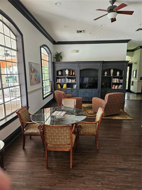 待售: $189,900 (1 贝兹, 1 浴室, 661 平方英尺)