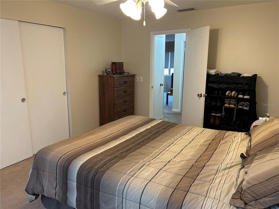 For Sale: $99,000 (1 beds, 1 baths, 902 Square Feet)