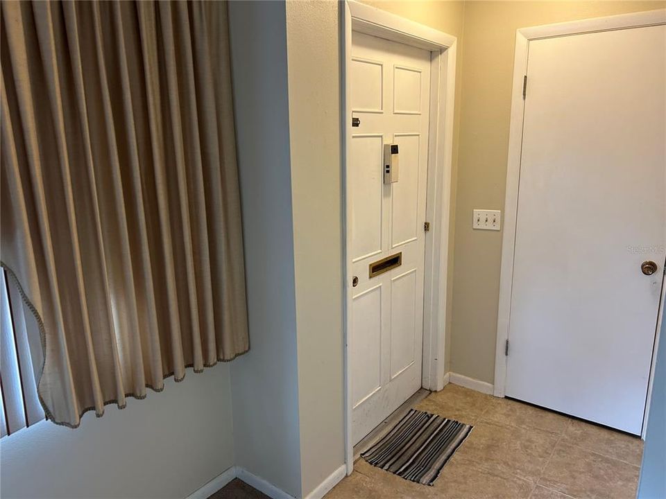 For Sale: $99,000 (1 beds, 1 baths, 902 Square Feet)