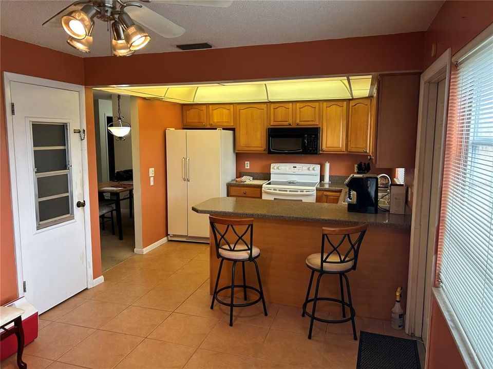 For Sale: $99,000 (1 beds, 1 baths, 902 Square Feet)