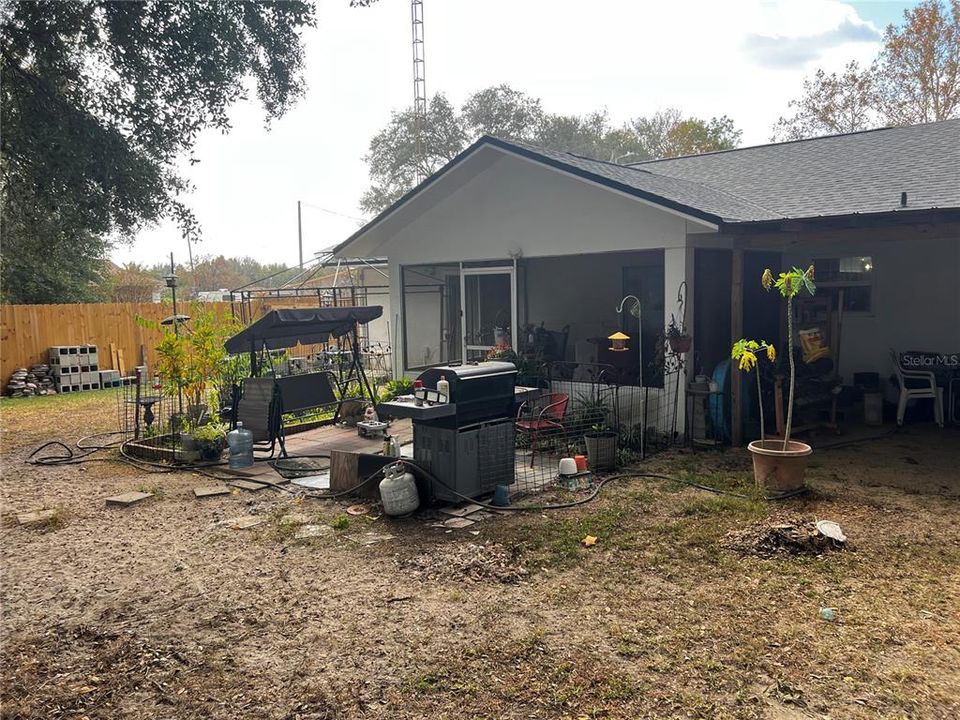 For Sale: $270,000 (3 beds, 2 baths, 1307 Square Feet)