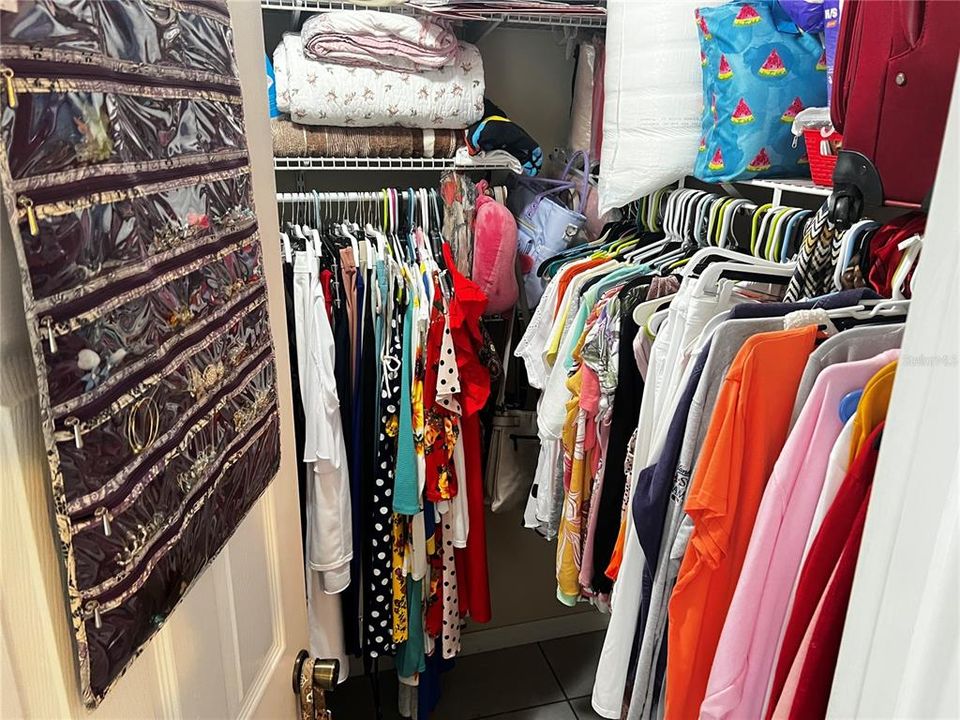 For Sale: $270,000 (3 beds, 2 baths, 1307 Square Feet)