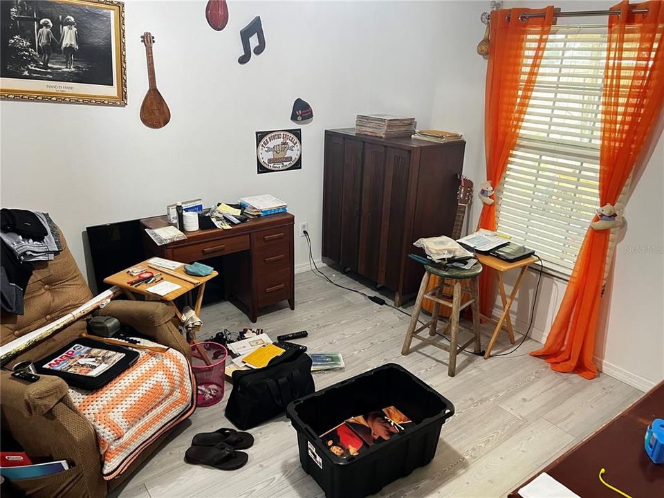 For Sale: $270,000 (3 beds, 2 baths, 1307 Square Feet)