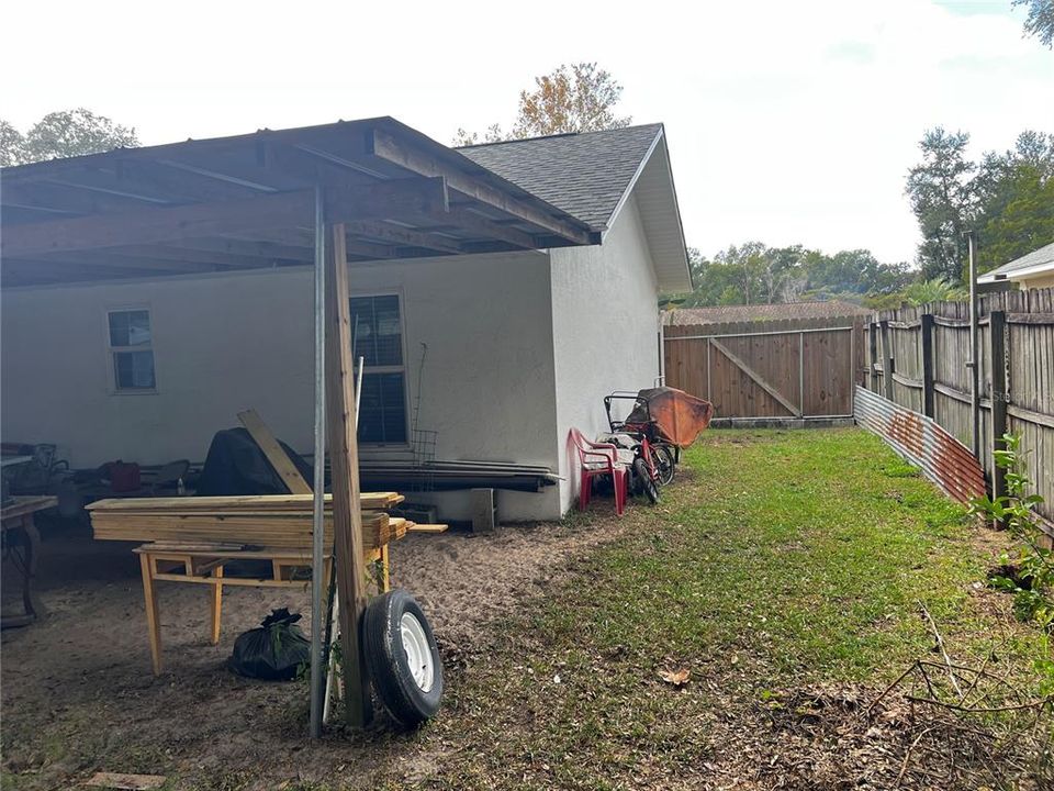 For Sale: $270,000 (3 beds, 2 baths, 1307 Square Feet)