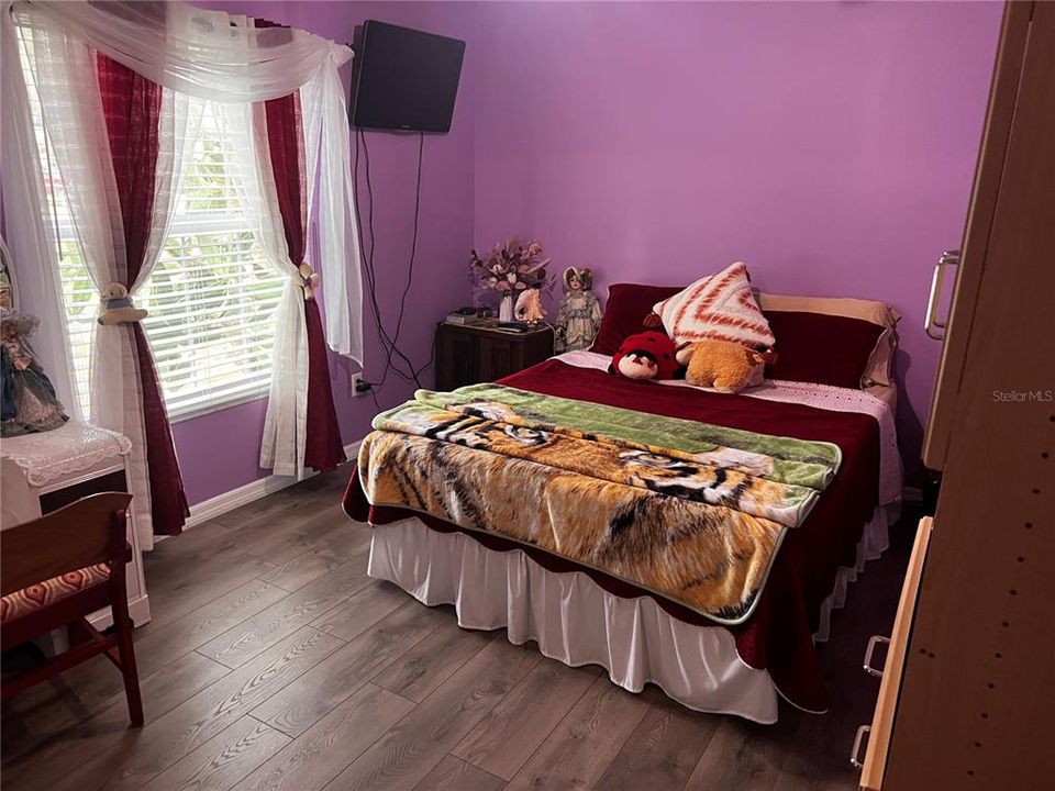 For Sale: $270,000 (3 beds, 2 baths, 1307 Square Feet)