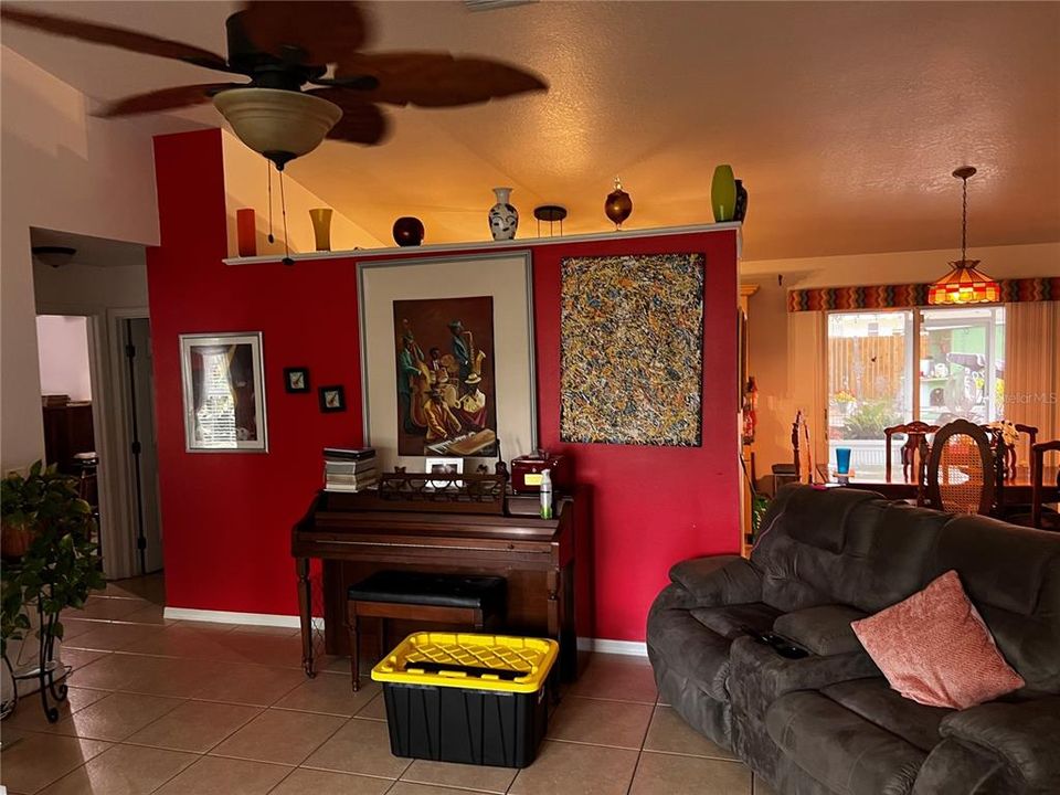 For Sale: $270,000 (3 beds, 2 baths, 1307 Square Feet)