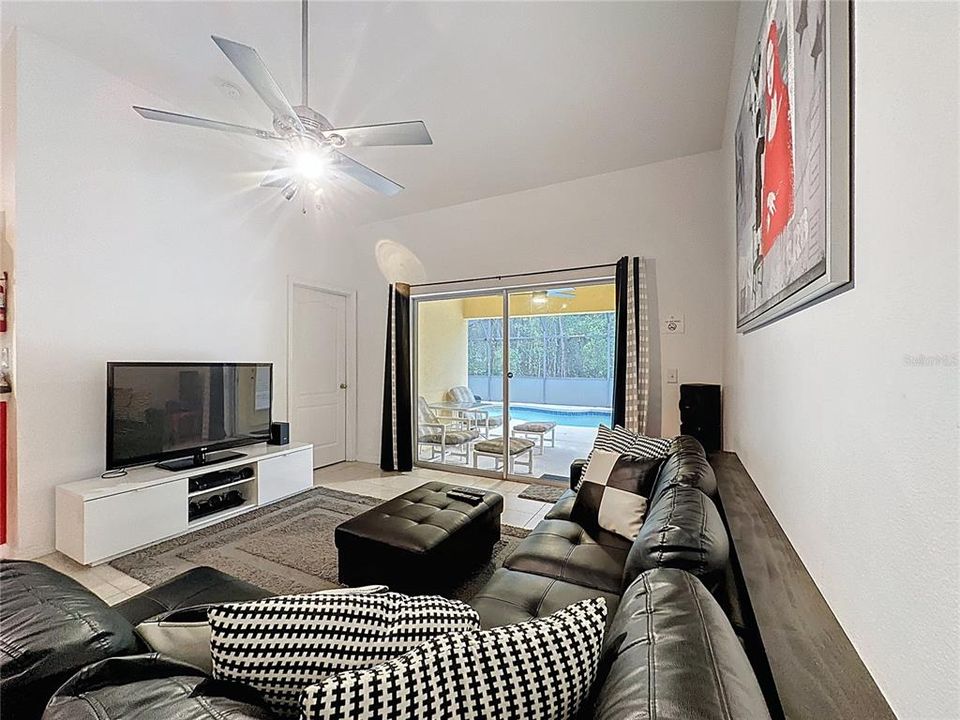 待售: $349,999 (5 贝兹, 3 浴室, 1854 平方英尺)