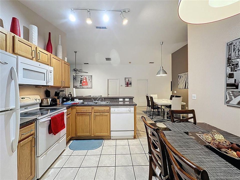 待售: $349,999 (5 贝兹, 3 浴室, 1854 平方英尺)