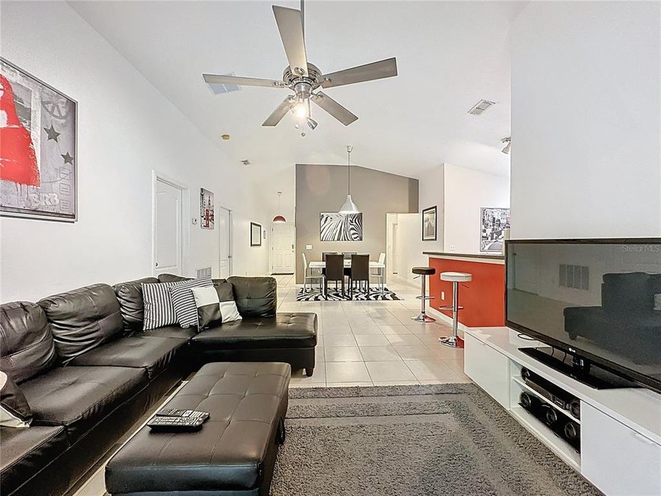 待售: $349,999 (5 贝兹, 3 浴室, 1854 平方英尺)